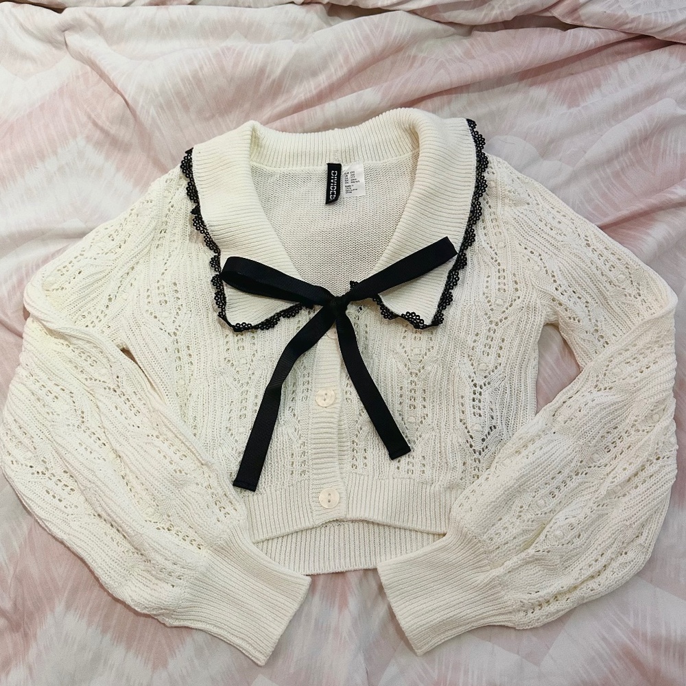 H&M | Cropped Lace Collar Cardigan